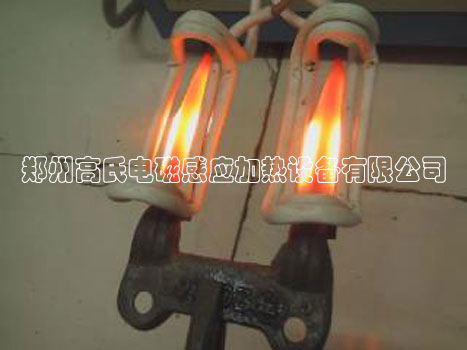 超音頻感應(yīng)加熱設(shè)備對收割機(jī)刀片進(jìn)行淬火熱處理